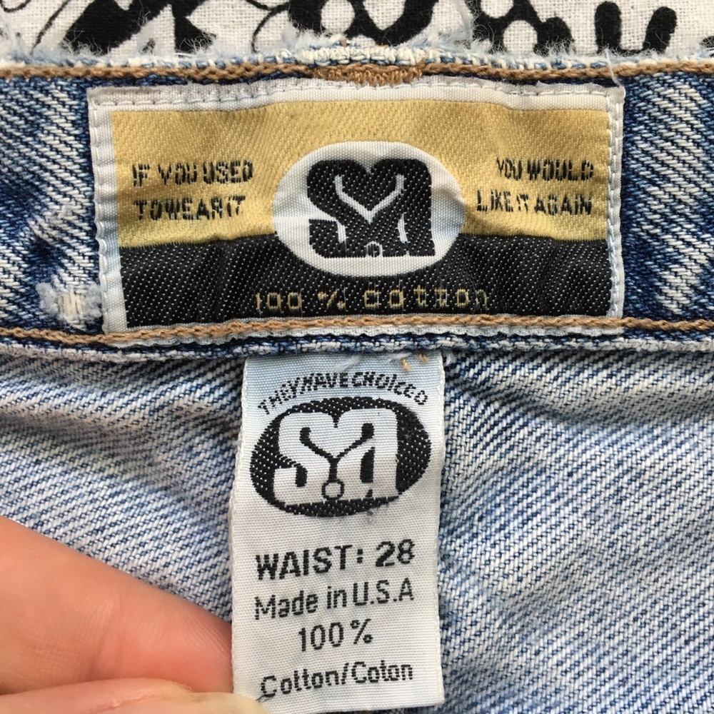 Vintage Frayed Mom Jeans - Picture 6 of 7
